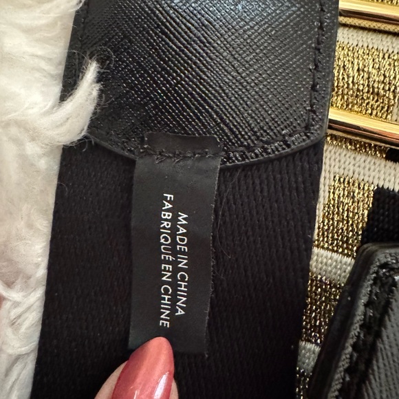 Marc Jacobs “The Strap” strap in Black and Gold - Picture 6 of 6